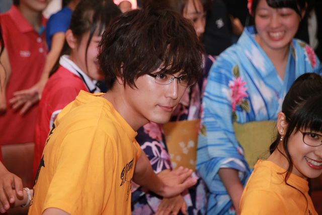 リケジョ＆リケダンルックの土屋太鳳＆間宮祥太朗、自転車で登場！（10枚目）