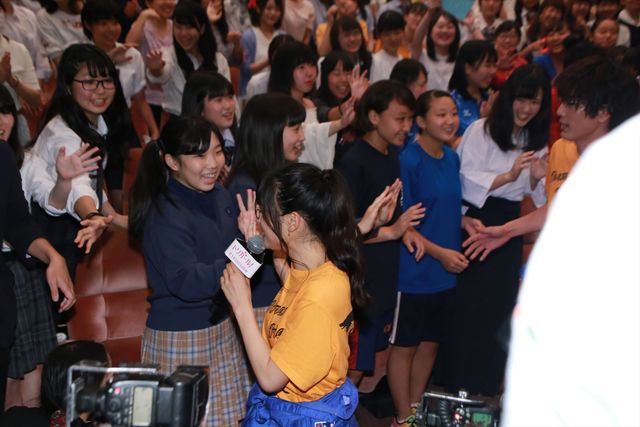 リケジョ＆リケダンルックの土屋太鳳＆間宮祥太朗、自転車で登場！（14枚目）