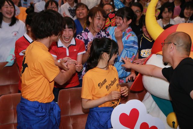 リケジョ＆リケダンルックの土屋太鳳＆間宮祥太朗、自転車で登場！（16枚目）