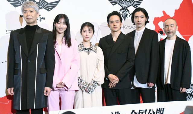 『シン・仮面ライダー』池松壮亮、浜辺美波、柄本佑ら登壇！全国最速公開記念舞台あいさつ：フォトギャラリー