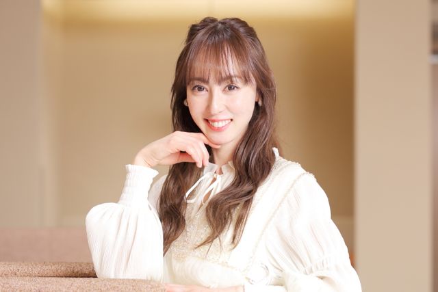 「アギト」25周年、“真魚ちゃん”も大人な女性に！「真アギト展」秋山莉奈インタビュー撮り下ろし写真：フォトギャラリー
