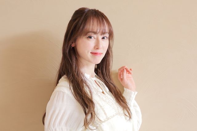 「アギト」25周年、“真魚ちゃん”も大人な女性に！「真アギト展」秋山莉奈インタビュー撮り下ろし写真（4枚目）