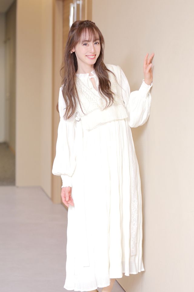 「アギト」25周年、“真魚ちゃん”も大人な女性に！「真アギト展」秋山莉奈インタビュー撮り下ろし写真（5枚目）