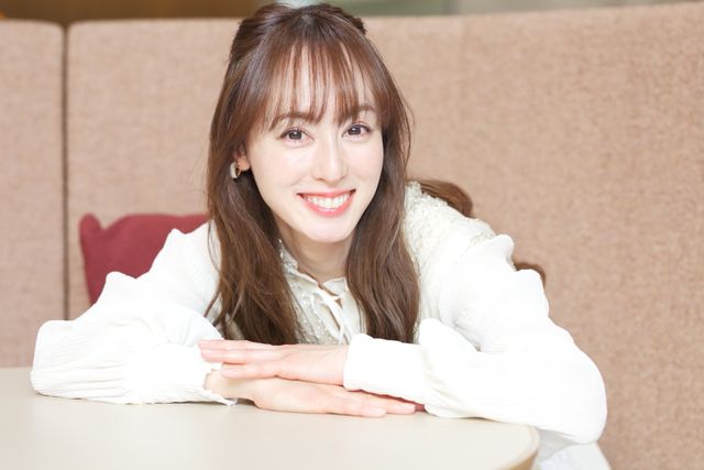 「アギト」25周年、“真魚ちゃん”も大人な女性に！「真アギト展」秋山莉奈インタビュー撮り下ろし写真（6枚目）