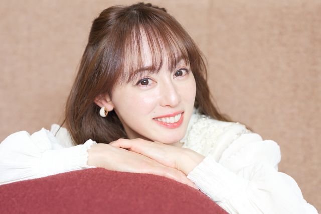 「アギト」25周年、“真魚ちゃん”も大人な女性に！「真アギト展」秋山莉奈インタビュー撮り下ろし写真（7枚目）