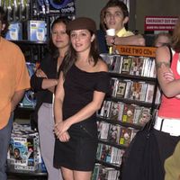 Shiri_Appleby011.jpg
