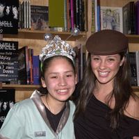 Shiri_and_Fan001.jpg