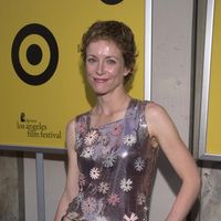 Leslie_Hope003.jpg