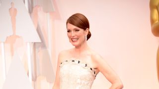 ジュリアン・ムーア、圧巻のオーラ!エディ・レッドメイン&J・K・シモンズもレッドカーペットに登場