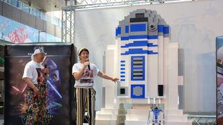アニマル浜口「フォースだ」10連発！巨大R2-D2レゴで制作イベントフォトギャラリー