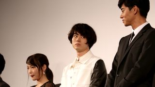 東出昌大をじっくり見つめる菅田将暉『デスノート』ジャパンプレミアフォトギャラリー