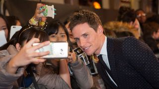 エディ・レッドメインら出席!『ファンタスティック・ビーストと魔法使いの旅』ロンドンプレミア写真ギャラリー