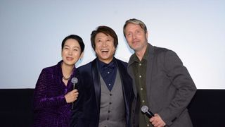 マッツ・ミケルセン、樋口可南子＆井上和彦と仲良くパシャリ！フォトギャラリー
