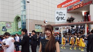 沖縄国際映画祭レッドカーペットに人気俳優が集結！　ぼんちおさむは渾身の「おさむちゃんです！」で、海外メディアに日本のお笑いパワーを見せつける！　画像ギャラリー