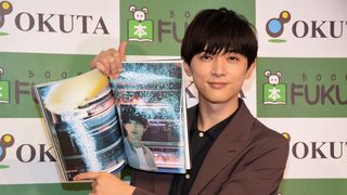 吉沢亮、お気に入りの1枚はコレ！セカンド写真集「One day off」