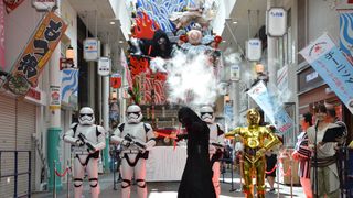 『スター・ウォーズ』C-3PO＆カイロ・レンが博多祇園山笠を訪問！