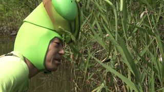 カマキリ先生、タガメに会いに行く