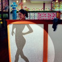 長澤まさみが生着替え、美ボディー披露、湯船にダイブ!
