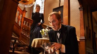 ロッテンマイヤーさん、子猫に気絶しそうになる　実写版「ハイジ」名場面集