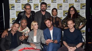 クリヘム・トムヒ・マーク・ラファロ！『マイティ・ソー　バトルロイヤル』仲良しキャストが集結～！場面写真も！