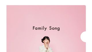 星野源のお母さんルックも!「Family Song」店舗別オリジナル特典デザイン
