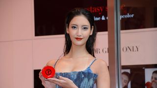 菜々緒、ラグジュアリーなドレス姿で登場！「GIORGIO ARMANI beauty POP-UP STORE “ARMANI BOX” オープニングセレモニー」ギャラリー
