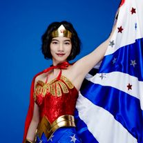 のん、ヒロインよりもヒーローになりたい!「映画秘宝」連載企画でワンダーウーマンに!