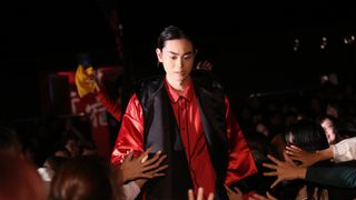 菅田将暉、ボクサーになりきって登場!