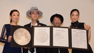 高良健吾ら、なんと“月の土地”を監督にプレゼント！