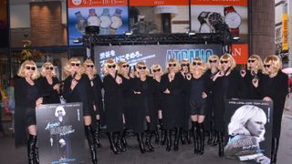 【画像】金髪美女が渋谷の街をゲリラ来襲！　画像ギャラリー