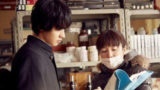 山崎賢人“省エネ主義”の高校生に!『氷菓』メイキング写真一挙