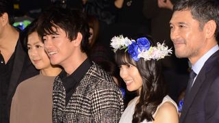 佐藤健が土屋太鳳に花冠!『8年越しの花嫁 奇跡の実話』完成披露試写会