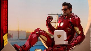 『アイアンマン2』ドーナツ屋さんシーンも再現できる決定版フィギュア！