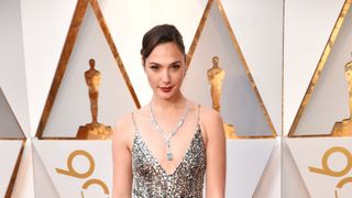 アカデミー賞レッドカーペット、豪華セレブのカラフルドレスが飾る!
