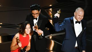 おめでとう！辻一弘さん日本人初メイク・ヘアスタイリング賞受賞の瞬間！