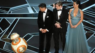 BB-8がアカデミー賞に来た！『スター・ウォーズ』キャストが登壇！