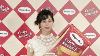 中条あやみ、白レースのドレス姿が美しい!ハーゲンダッツ新CM発表会