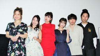 グラドル柳いろは、赤のタイトドレスで魅了！