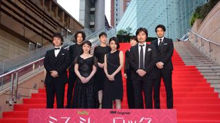 竹内結子、美麗ドレスで魅了!ドラマ「ミス・シャーロック」ワールドプレミア