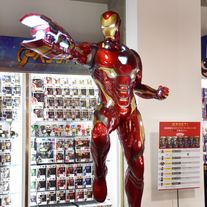 等身大フィギュアがズラリ!ホットトイズ「アベンジャーズ エクスクルーシブ・ストア」