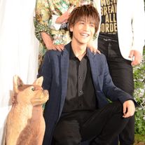 キュートながんちゃんスマイル!岩田剛典、永瀬正敏、河瀬直美監督らと会見へ<10枚超え>