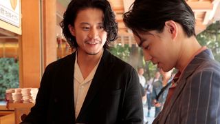 小栗旬＆菅田将暉、仲良くおみくじを引く　映画『銀魂2 掟は破るためにこそある』大ヒット祈願イベント