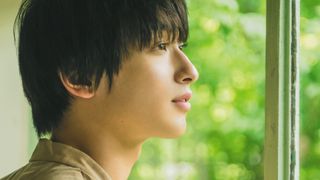 秋っぽい雰囲気の横浜流星！アーティスト写真＆「今日もいい天気feat. Rover (ベリーグッドマン) / 未完成」ジャケット写真