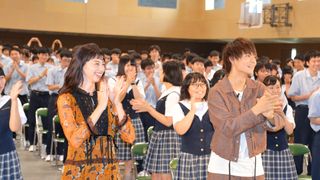 中条あやみ＆佐野勇斗がキュートなダンスを披露！『3D彼女』高校試写会＆サプライズイベント