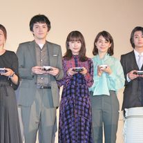 有村架純、伊藤健太郎、林遣都、石田ゆり子がコーヒーの鏡割り!『コーヒーが冷めないうちに』初日舞台あいさつ