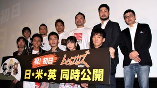 草なぎ剛『ムタフカズ』初日舞台あいさつ