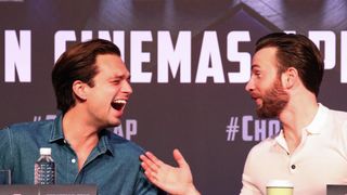 この笑顔!キャプテン・アメリカ役クリス・エヴァンス&バッキー役セバスチャン・スタン画像集