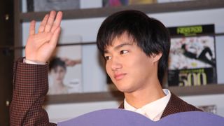 野村周平、ほほ笑みながら手を振る　映画『ビブリア古書堂の事件手帖』公開直前イベント