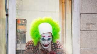 不気味すぎる…ホアキン・フェニックス主演『ジョーカー(原題)』撮影現場の様子