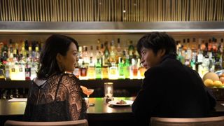 田中圭、黒川芽以と見つめ合う!映画『美人が婚活してみたら』場面写真